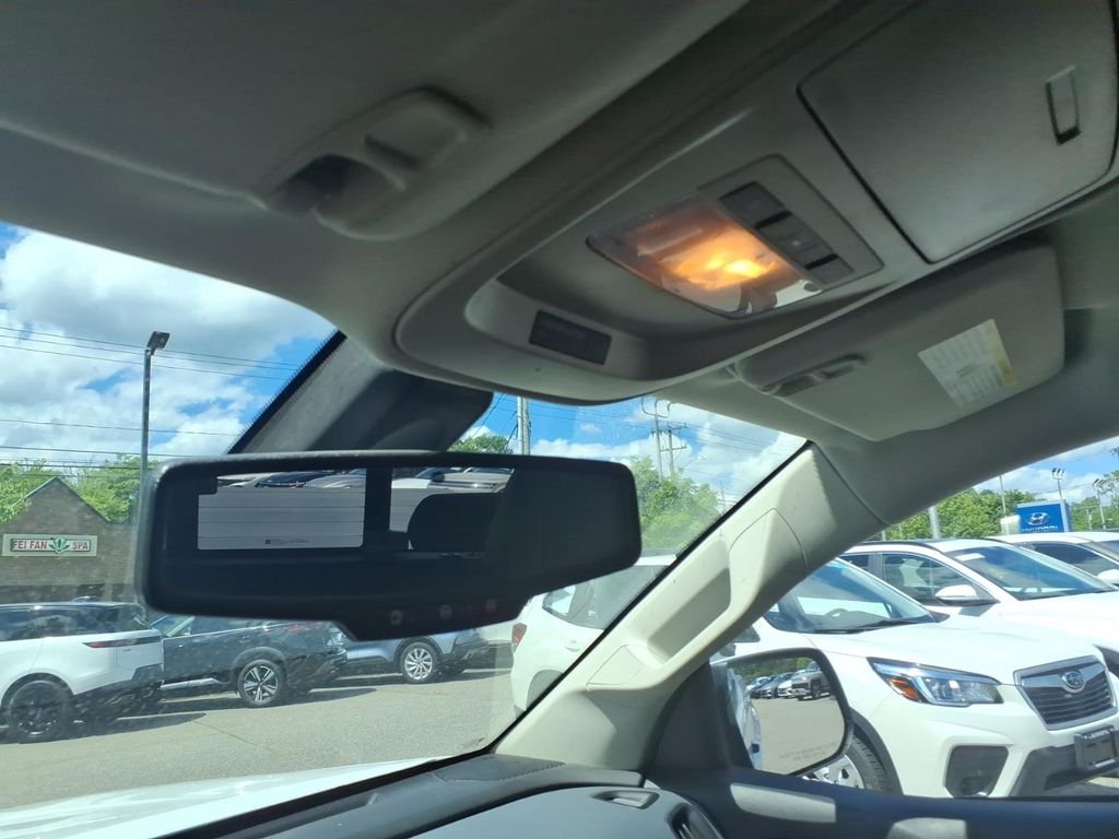Used 2018 White Chevrolet Z71 image 27
