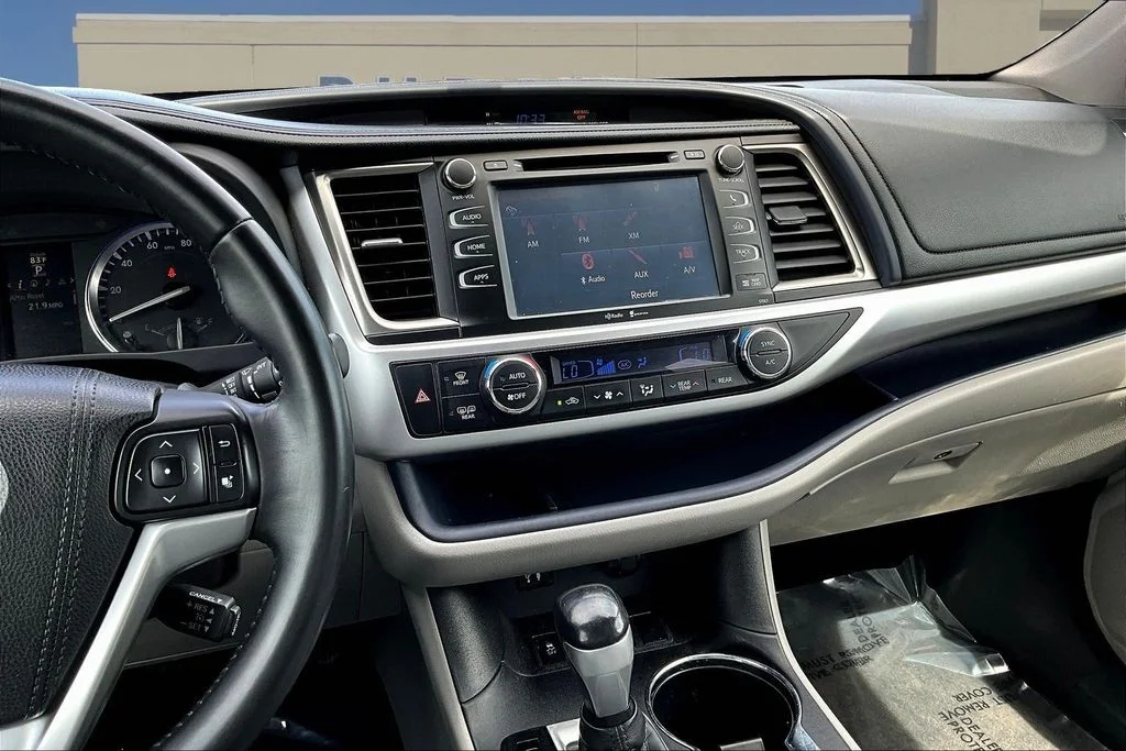 Used 2015 Predawn Gray Mica Toyota XLE V6 image 11