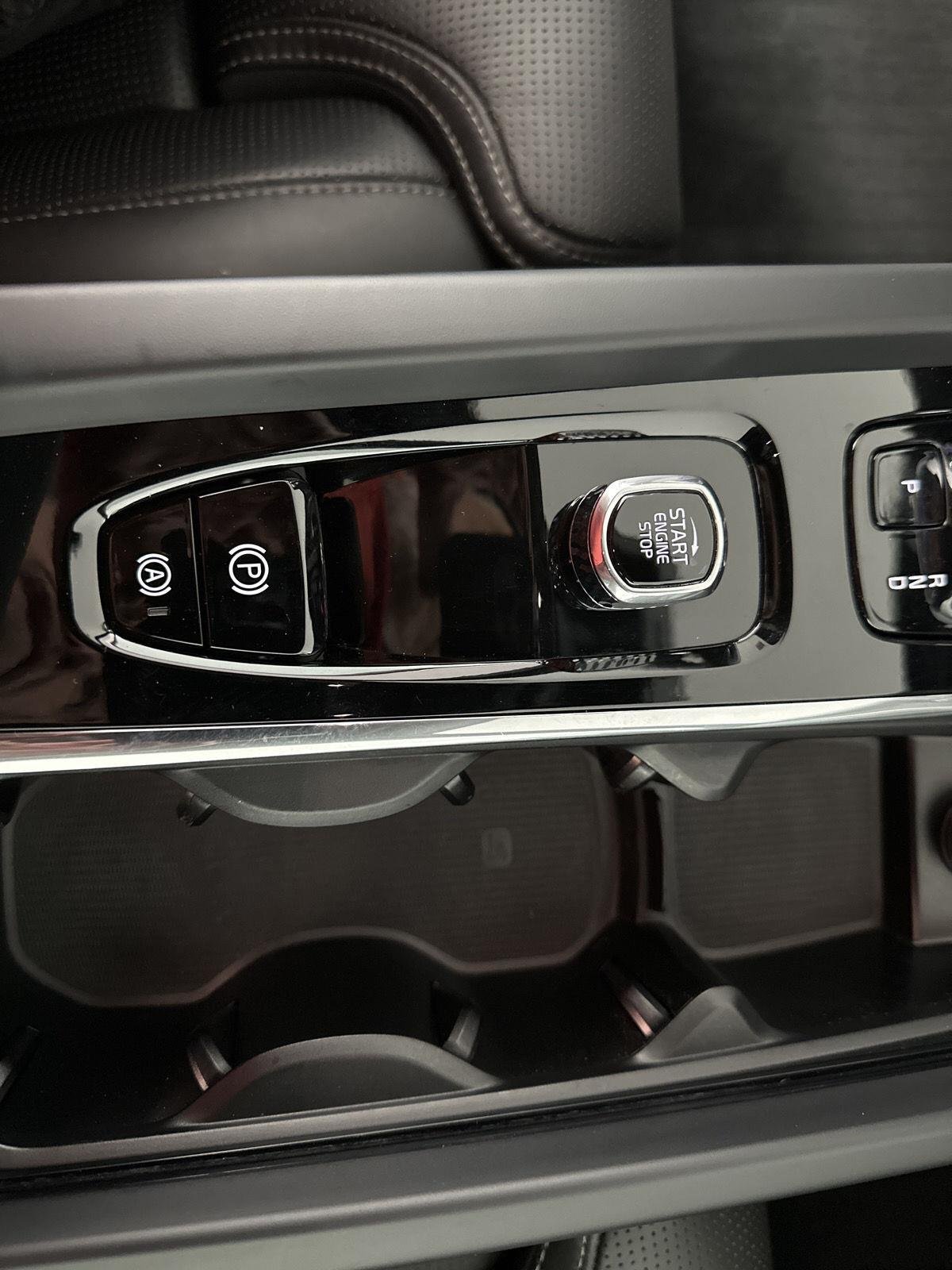 Used 2024 Onyx Black Metallic Volvo Ultimate Black Edition image 33