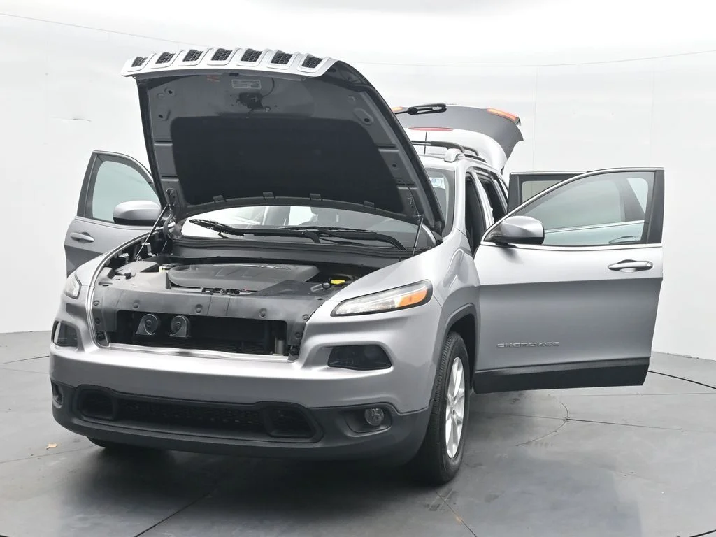 Used 2017 Billet Silver Metallic Clearcoat Jeep Latitude image 42