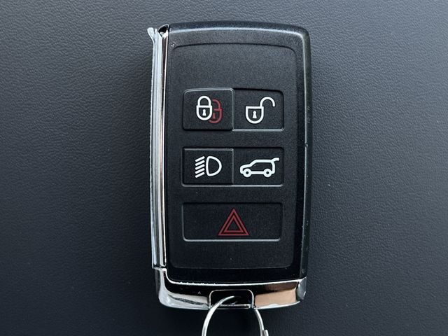 New 2026 Borasco Grey Land Rover SE image 26