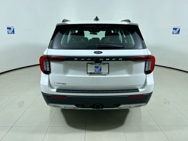 New 2026 STAR WHITE Ford Active RWD image 17