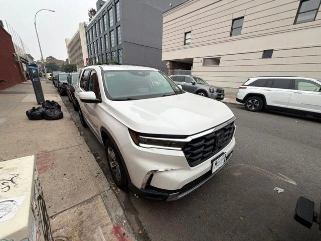 Used 2023 White Honda EX-L image 3