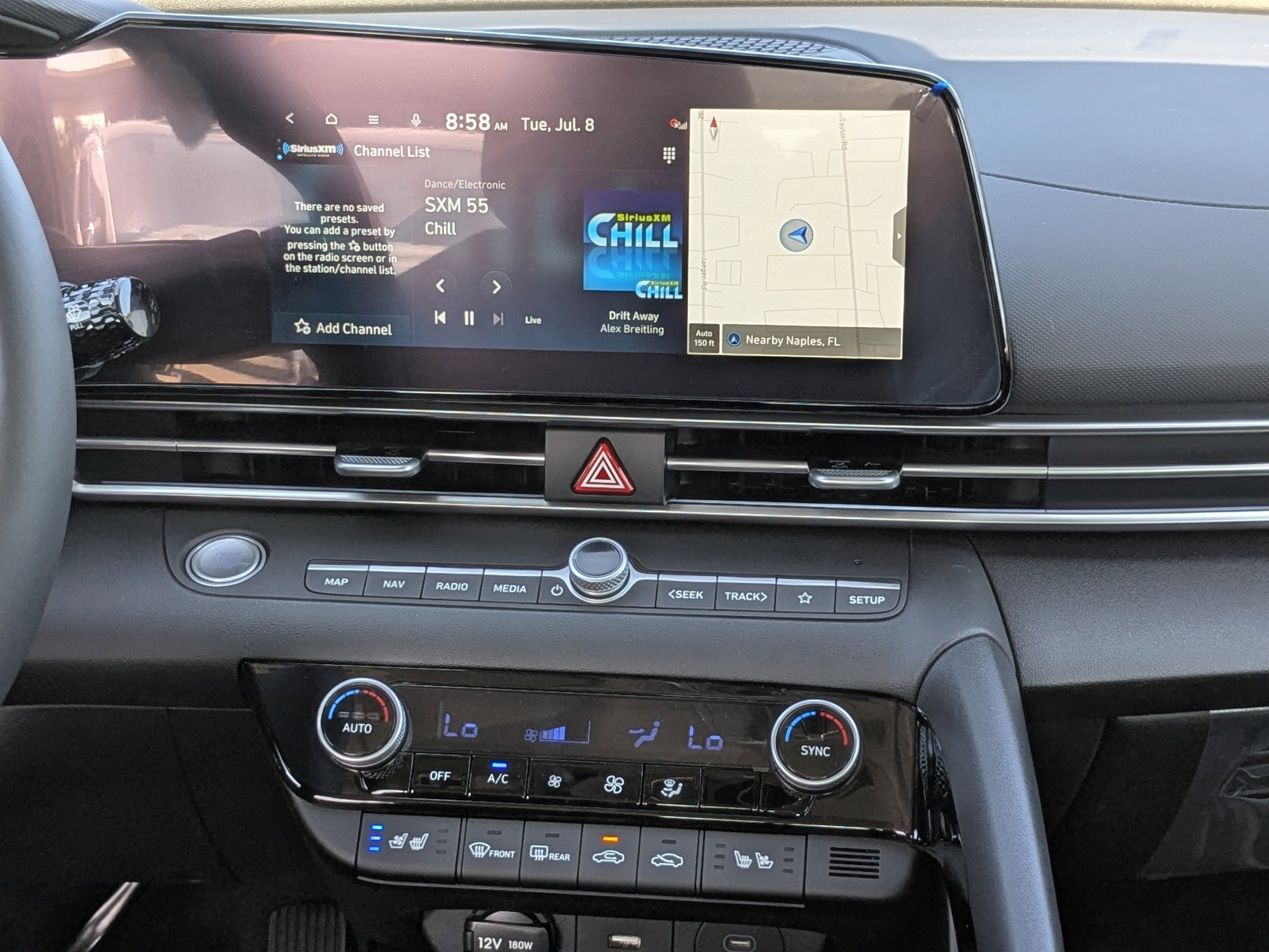 2025 Hyundai Elantra Limited - Photo 14