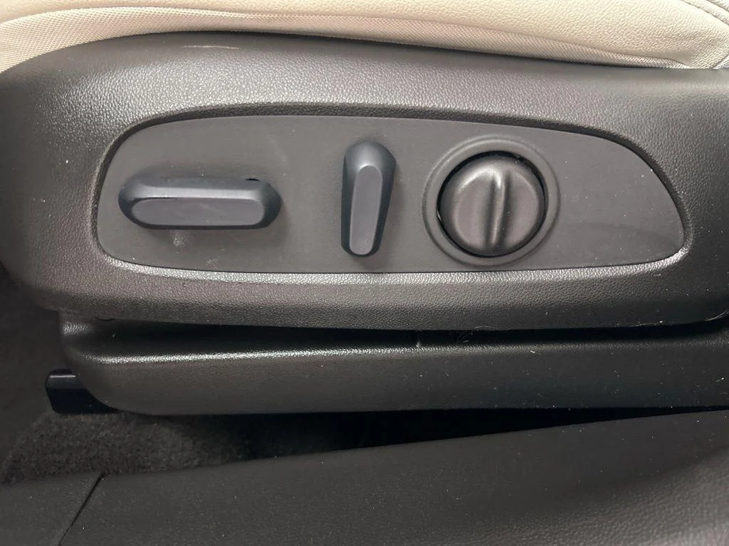 Used 2023 Summit White Buick Preferred image 15