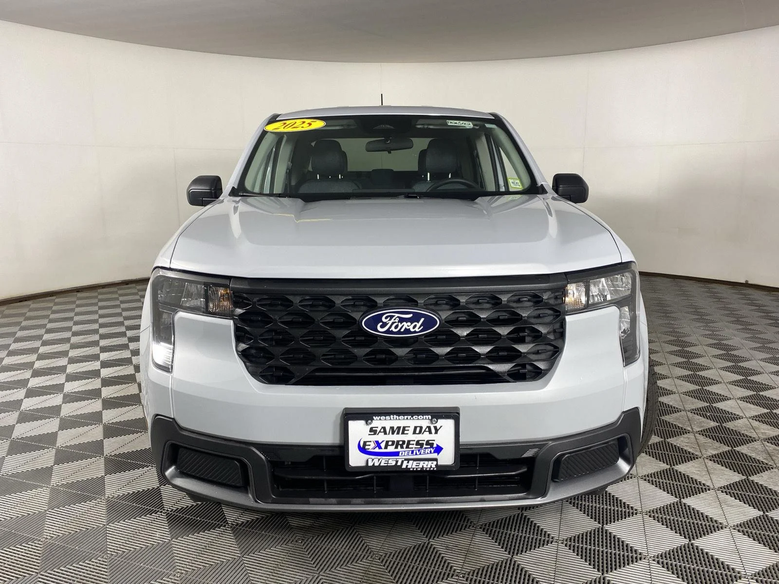 New 2025 White Metallic Ford XLT image 2