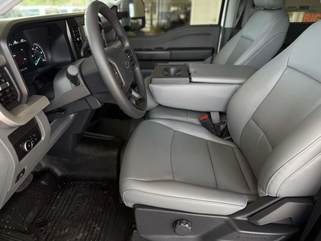 New 2026 Oxford White Ford F-350® XL image 21