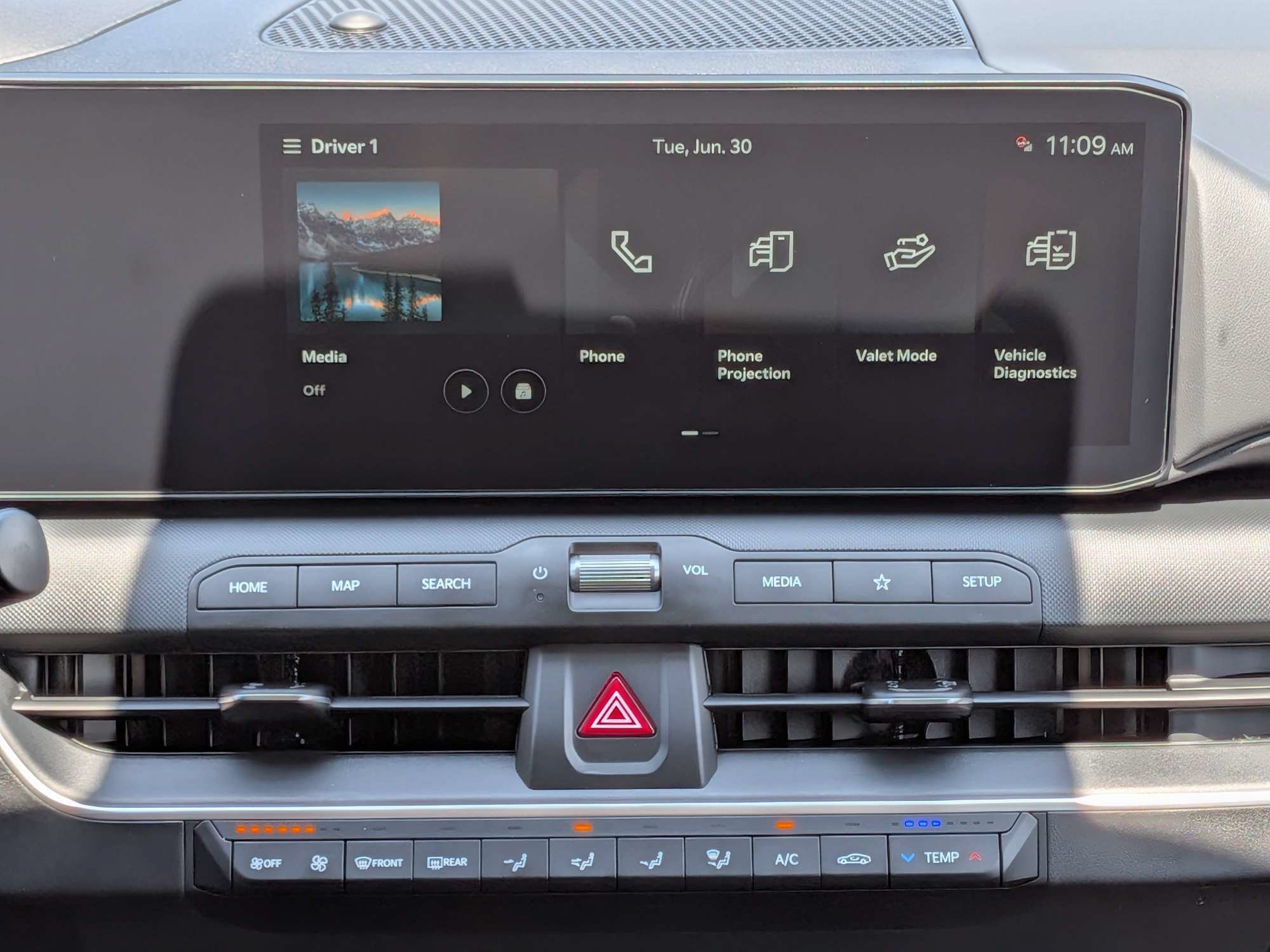 New 2026 Snow White Pearl Kia LX image 19