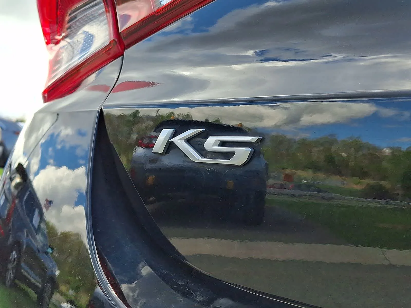 Used 2022 Ebony Black Kia EX image 31