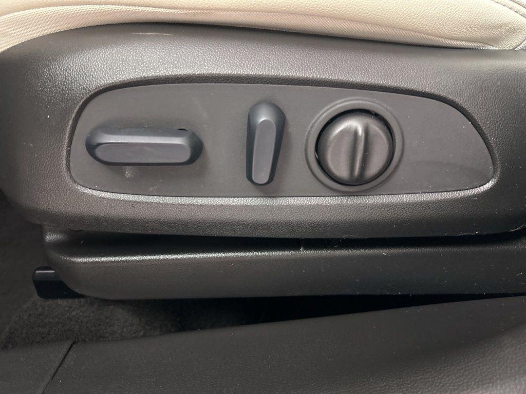 Used 2023 Summit White Buick Preferred image 15