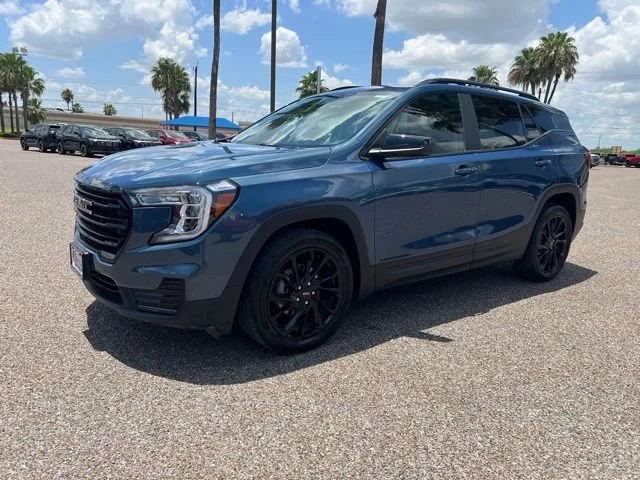 Used 2024 Downpour Metallic GMC SLE image 3