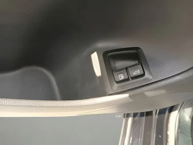 Used 2014 Black Volkswagen SEL image 13