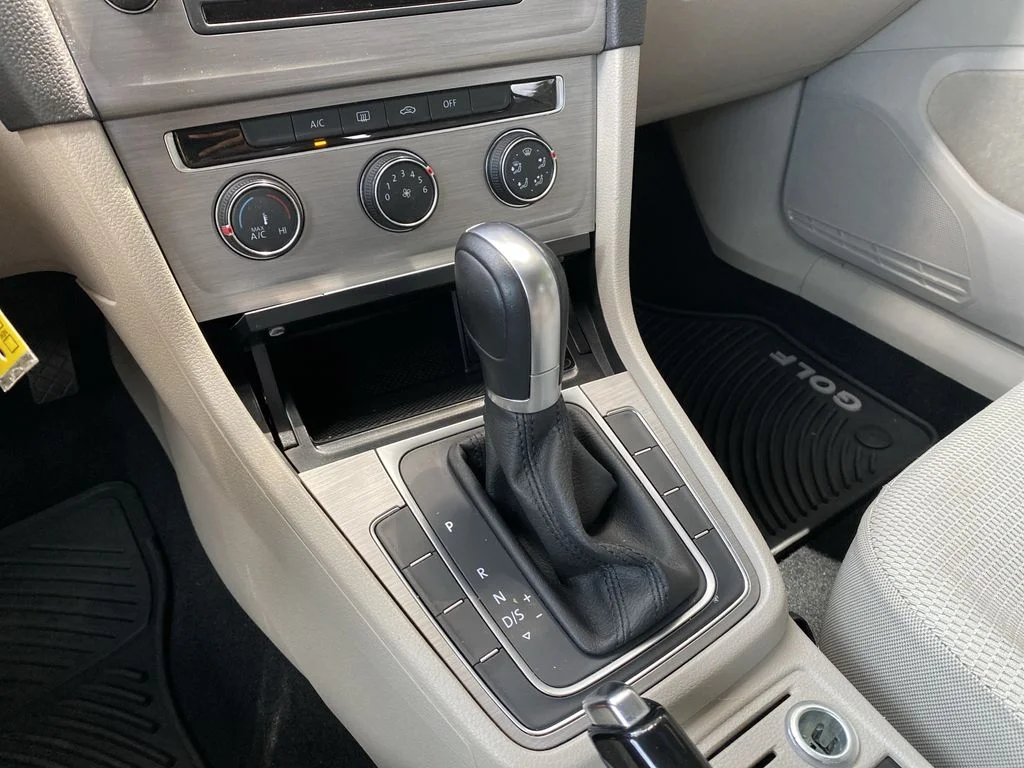 Used 2016 Pure White Volkswagen S image 20