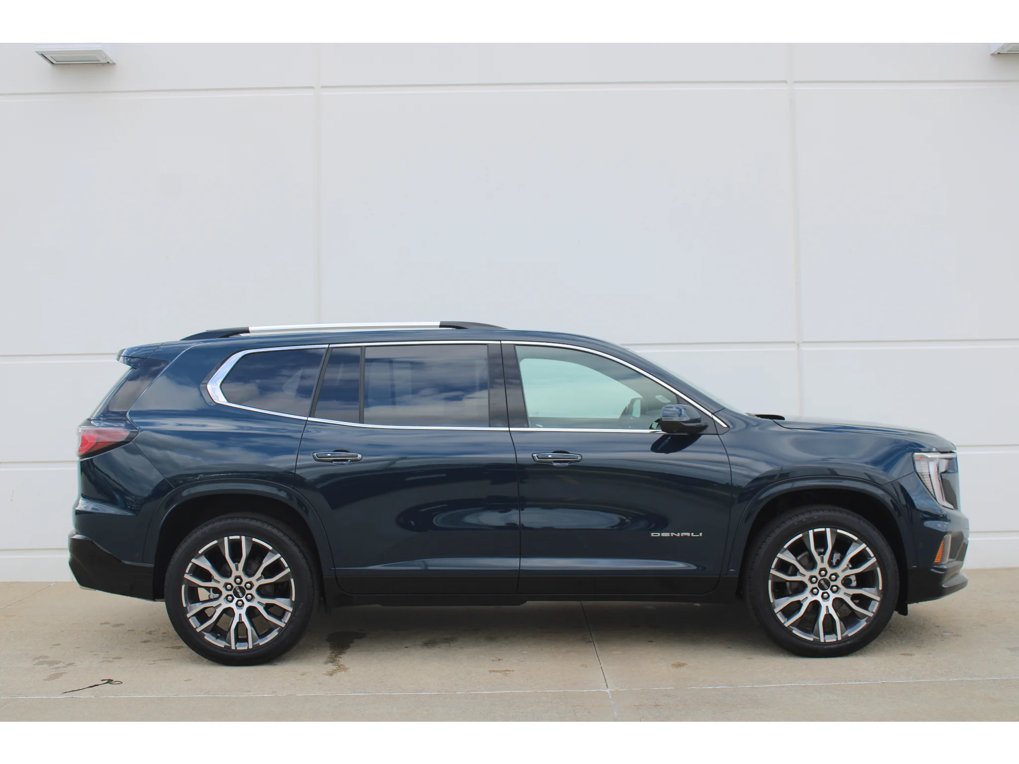 New 2027 Ink GMC Denali Ultimate image 7
