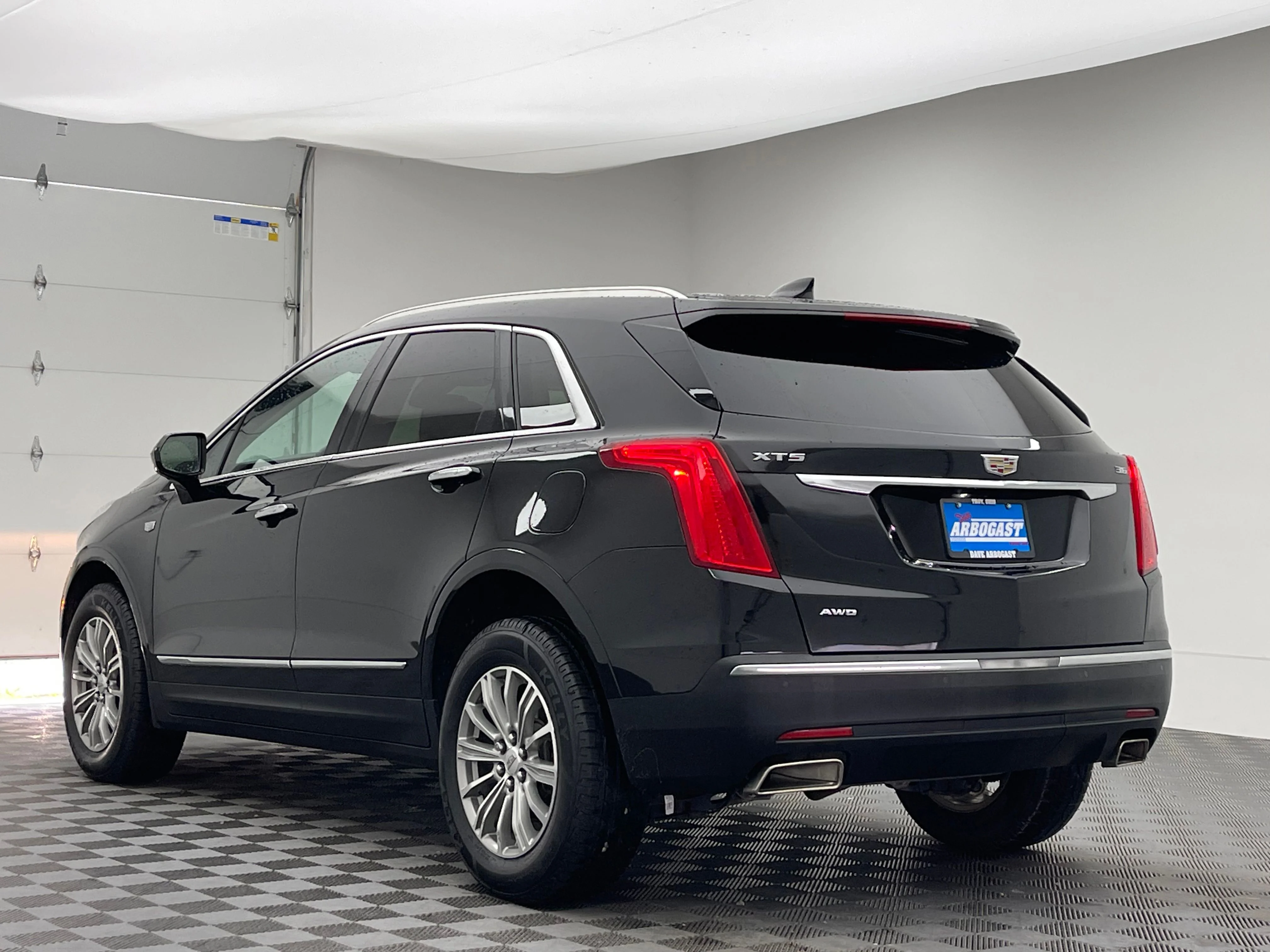 Used 2017 Stellar Black Metallic Cadillac Luxury image 11