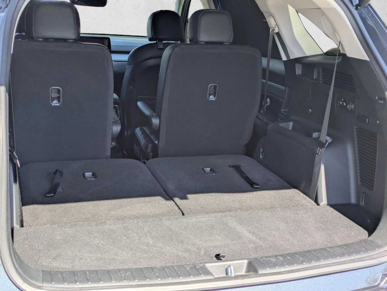 Used 2023 Gravity Grey Kia SX Prestige image 6