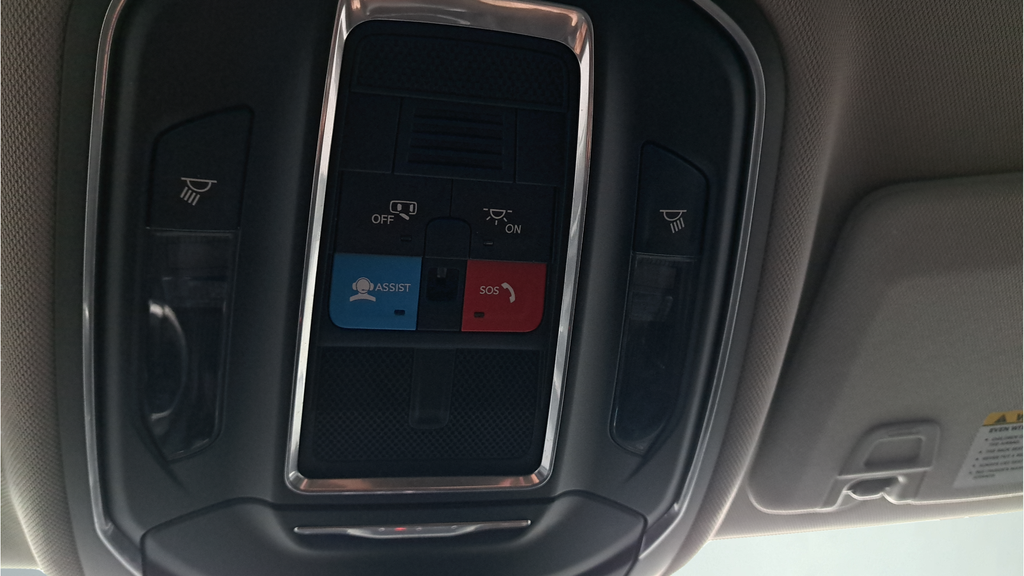 Used 2023 White Jeep Laredo image 25