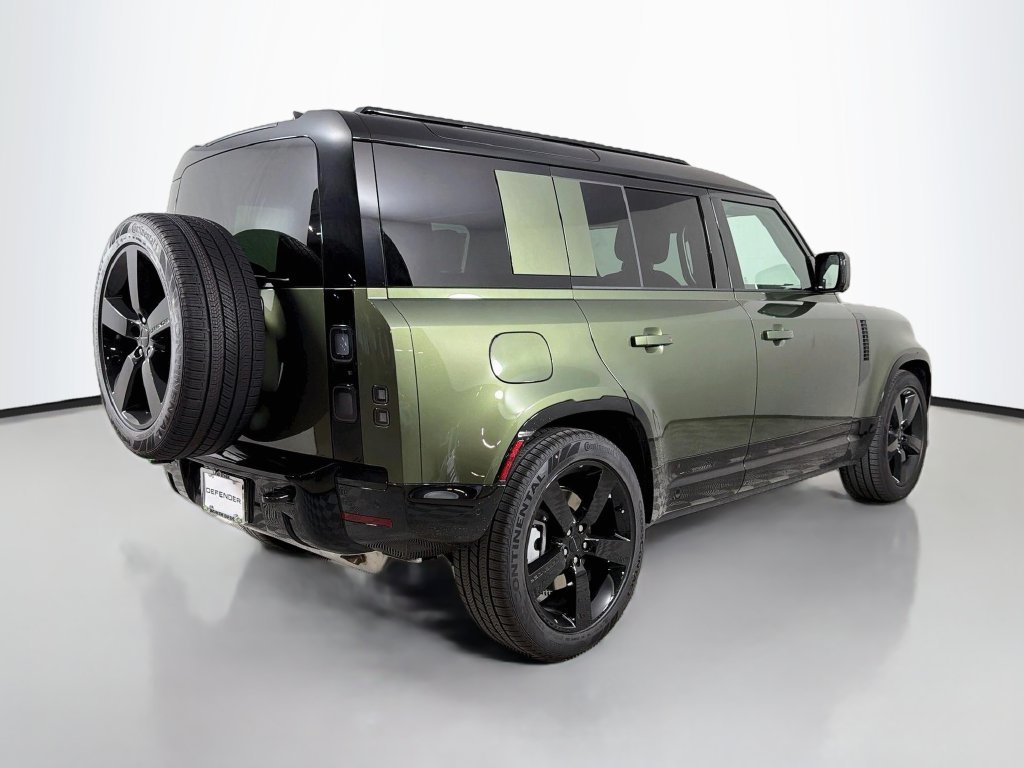 New 2026 Woolstone Green Land Rover X-Dynamic SE image 5