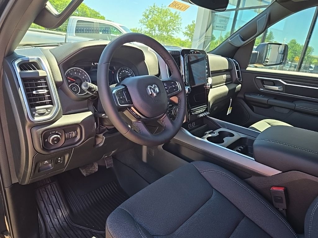 New 2026 Diamond Black Crystal Pearl-Coat Exterior Paint RAM Big Horn/Lone Star image 41