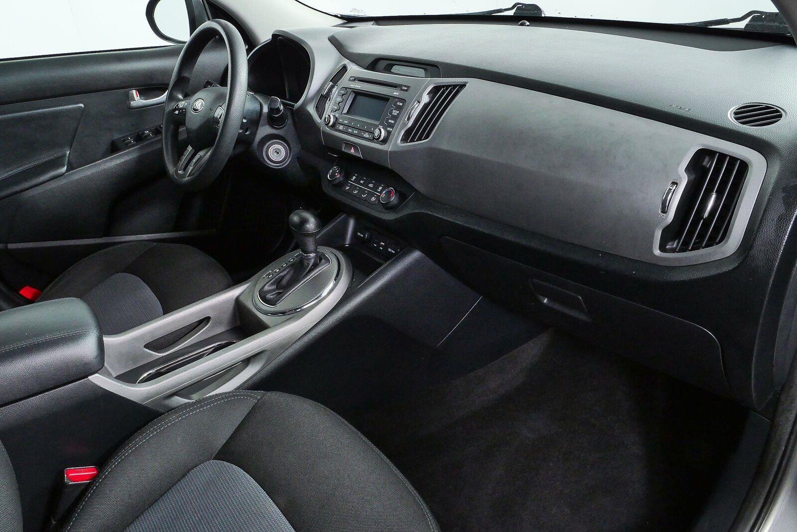 Used 2016 Mineral Silver Kia LX image 27