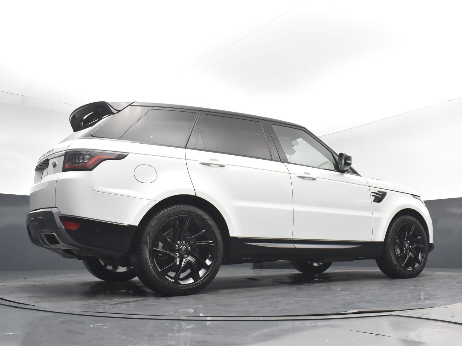 Used 2019 Fuji White Land Rover HSE image 28