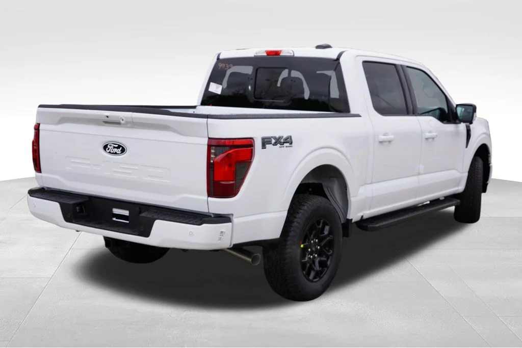 New 2026 Oxford White Ford XLT image 3