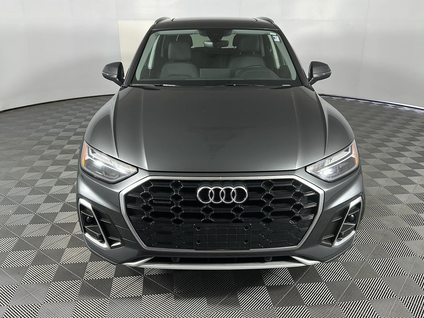 Used 2023 Daytona Gray Pearl Effect Audi S line Premium image 2