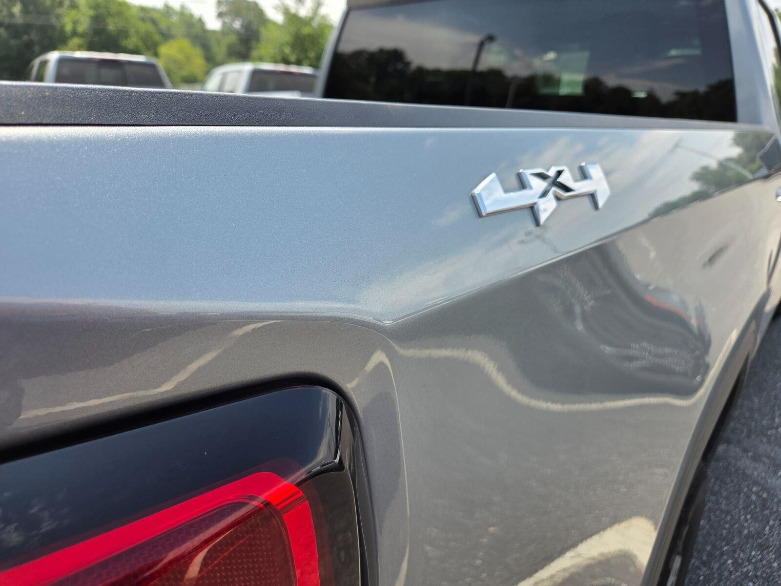 Used 2025 Sterling Metallic GMC SLT image 7