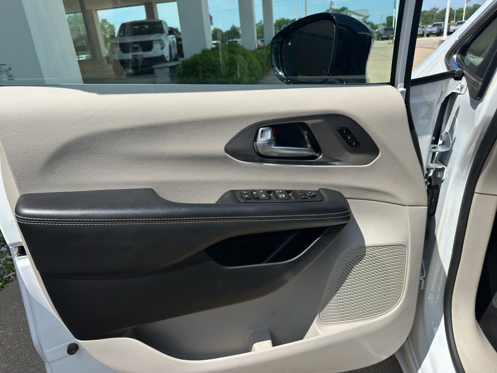Used 2024 White Chrysler Touring L image 10