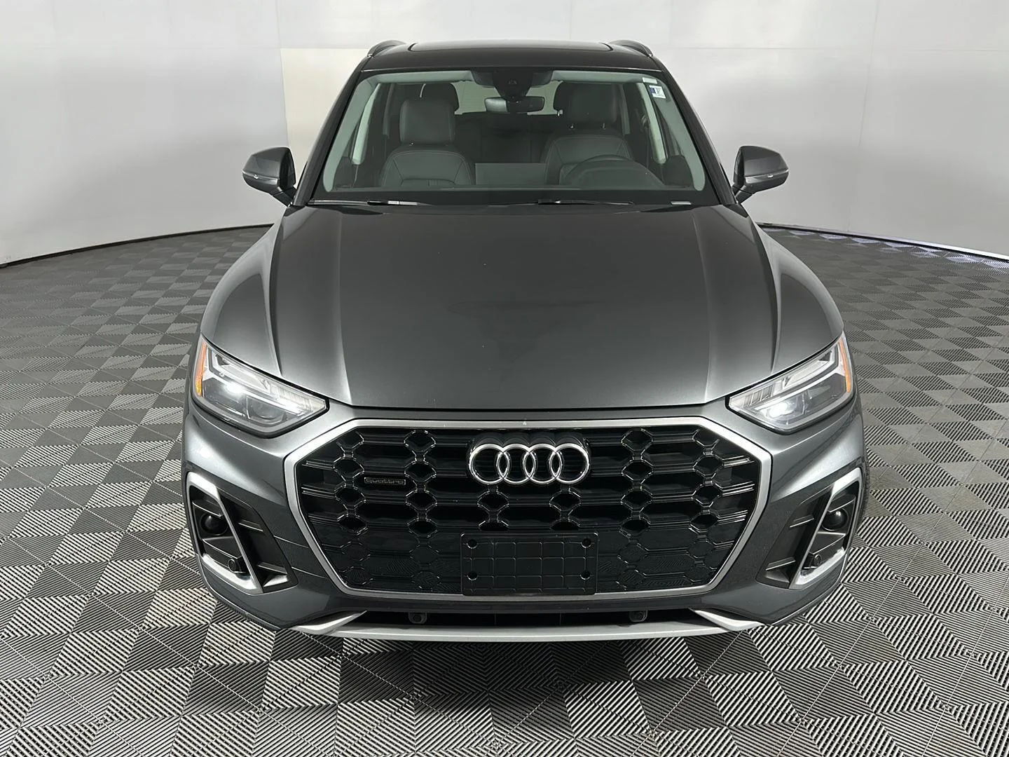 Used 2023 Daytona Gray Pearl Effect Audi S line Premium image 2