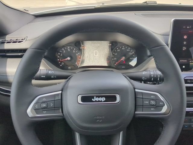 New 2026 Bright White Clearcoat Jeep Latitude image 31