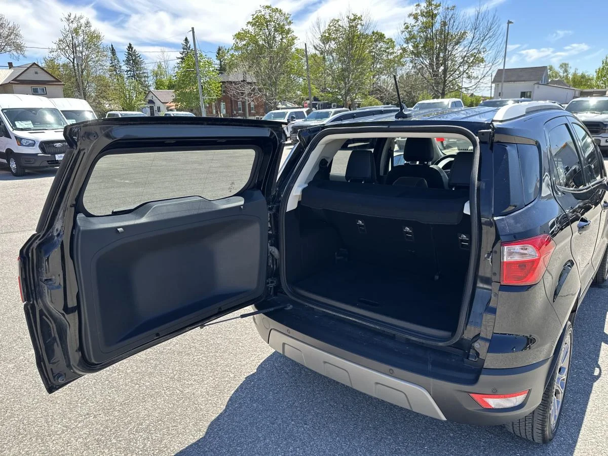 Used 2022 Black Ford Titanium 4wd image 7