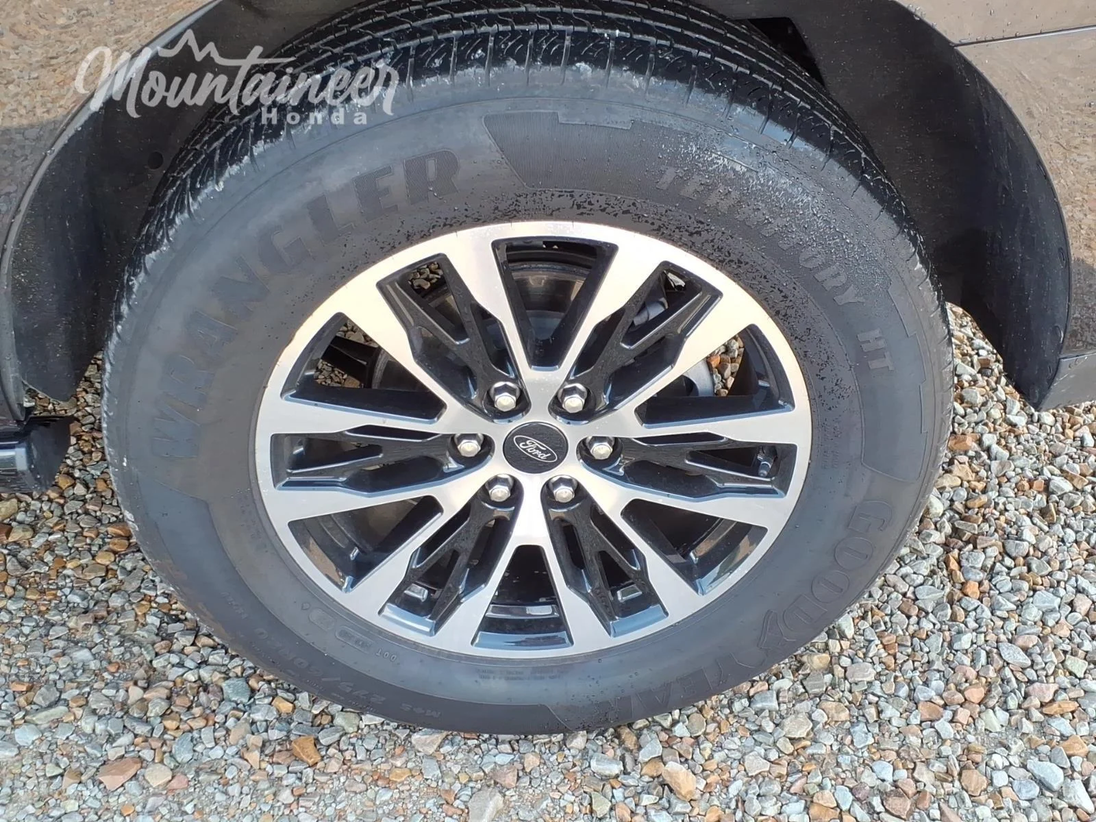 Used 2025 Dark Matter Gray Ford Platinum image 11