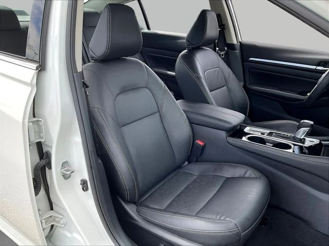 Used 2025 White Nissan 2.5 SL image 30