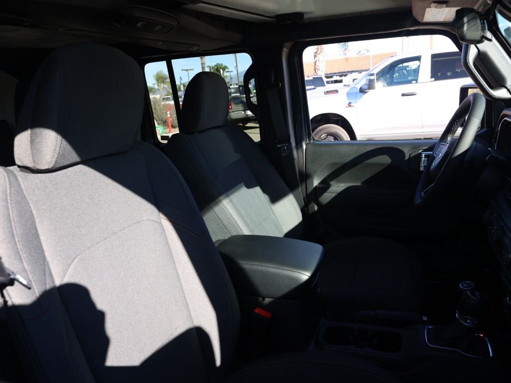 New 2026 Granite Crystal Metallic Clear-Coat Exterior Paint Jeep Willys image 20