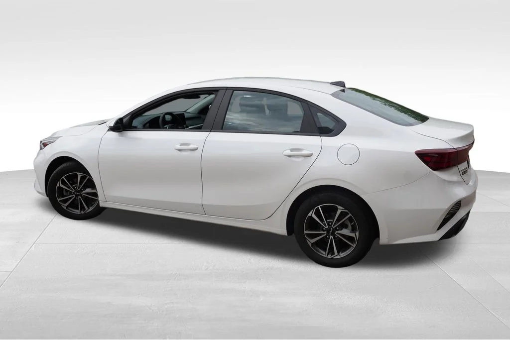 Certified Used 2023 Snow White Pearl Kia LXS image 8