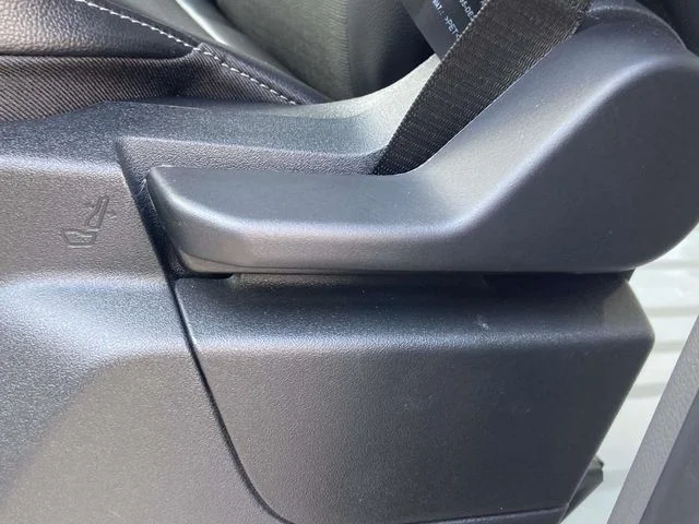 New 2025 Oxford White Ford AWD image 18