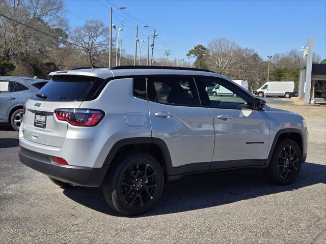 New 2026 Silver Zynith Metallic Clear-Coat Exterior Paint Jeep Latitude image 6
