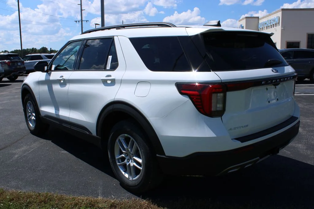 New 2027 White Ford 4DR 4WD ACTIVE image 7