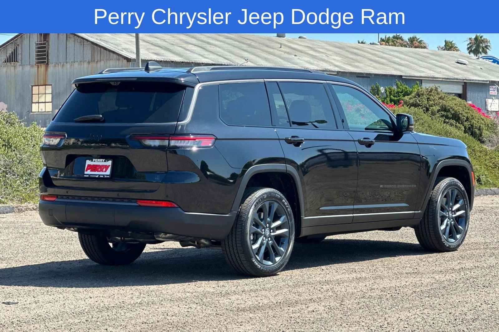 New 2026 Diamond Black Crystal Pearl-Coat Exterior Paint Jeep Limited image 3