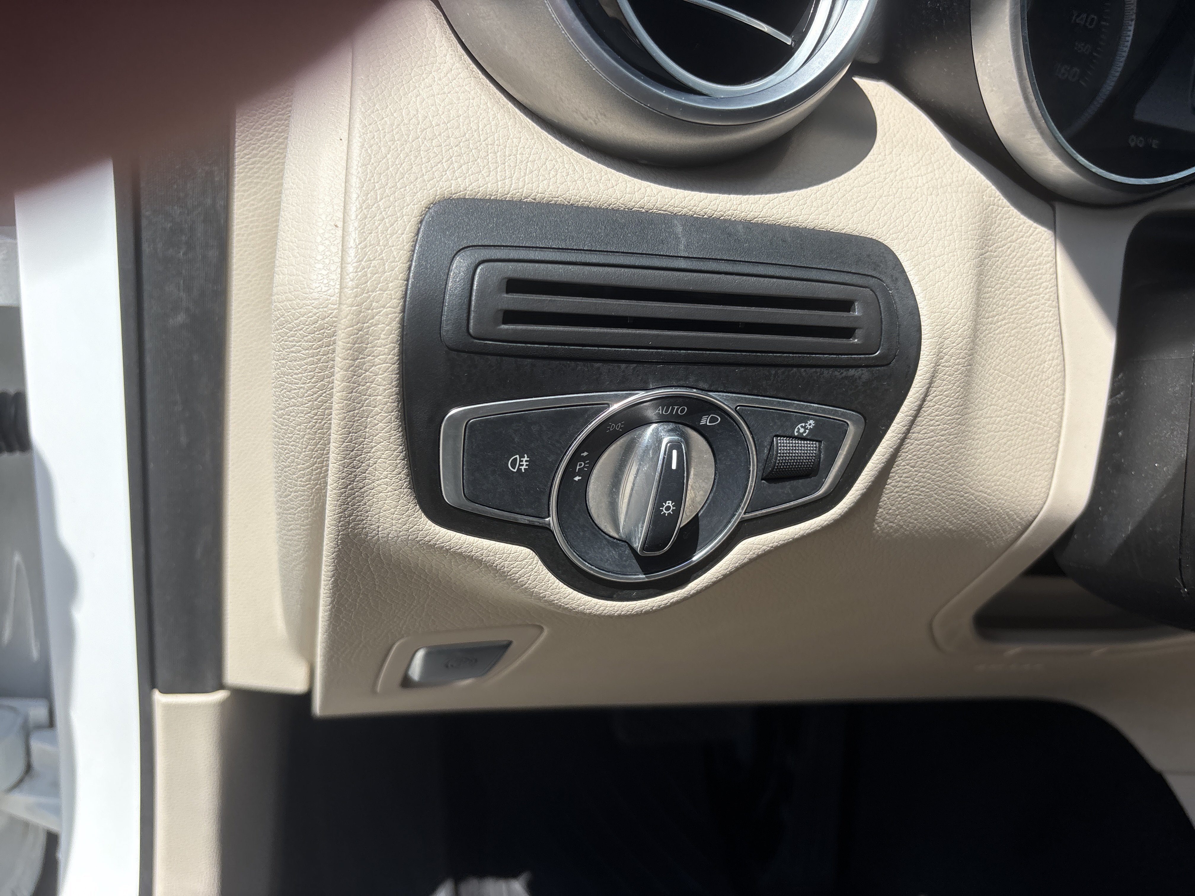 Used 2018 POLAR WHITE Mercedes-Benz 300 4Matic image 23