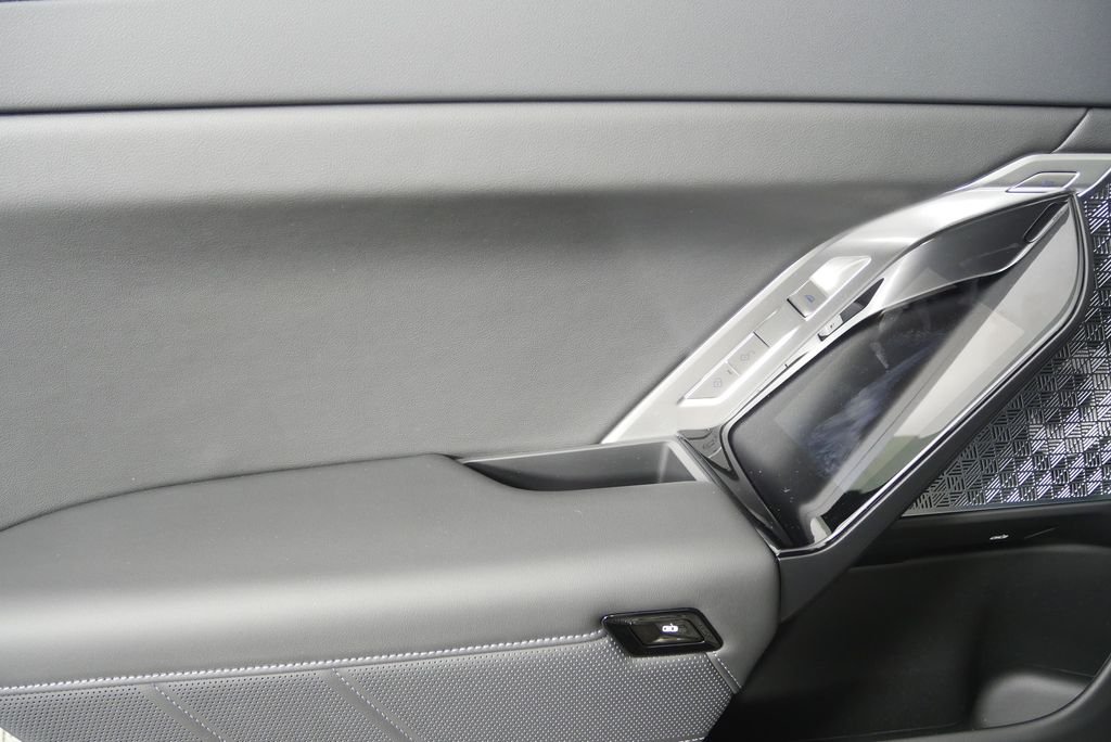 2026 BMW 7 Series 750e - Photo 15