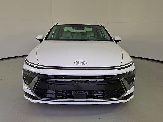 New 2026 White Hyundai SE image 2