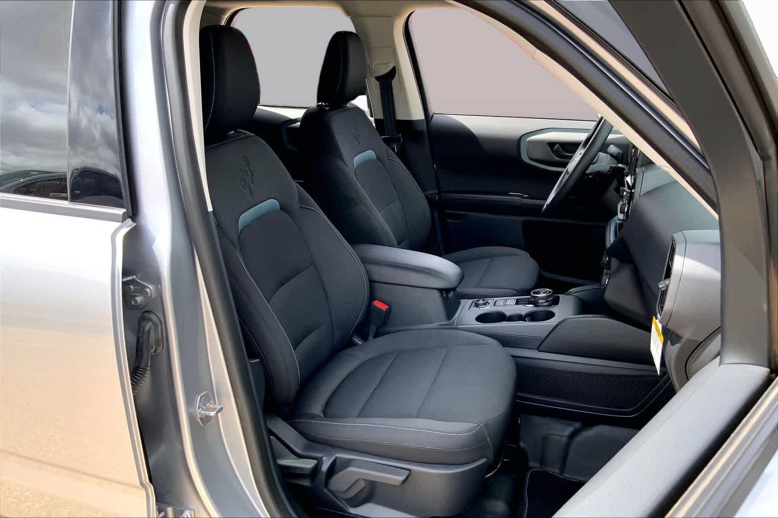 Used 2021 Iconic Silver Metallic Ford Badlands image 9