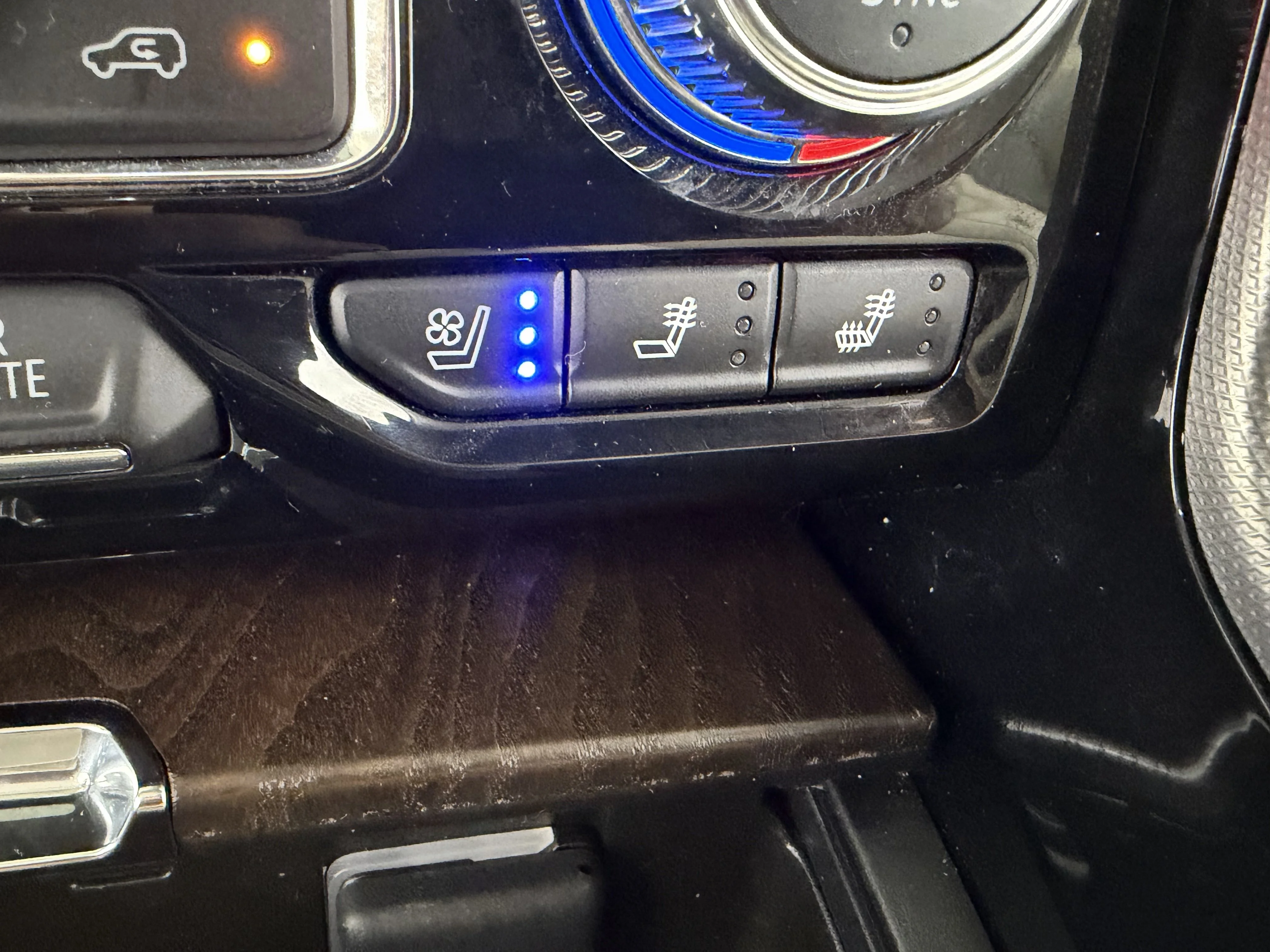 Used 2023 Midnight Blue Metallic GMC Denali image 28