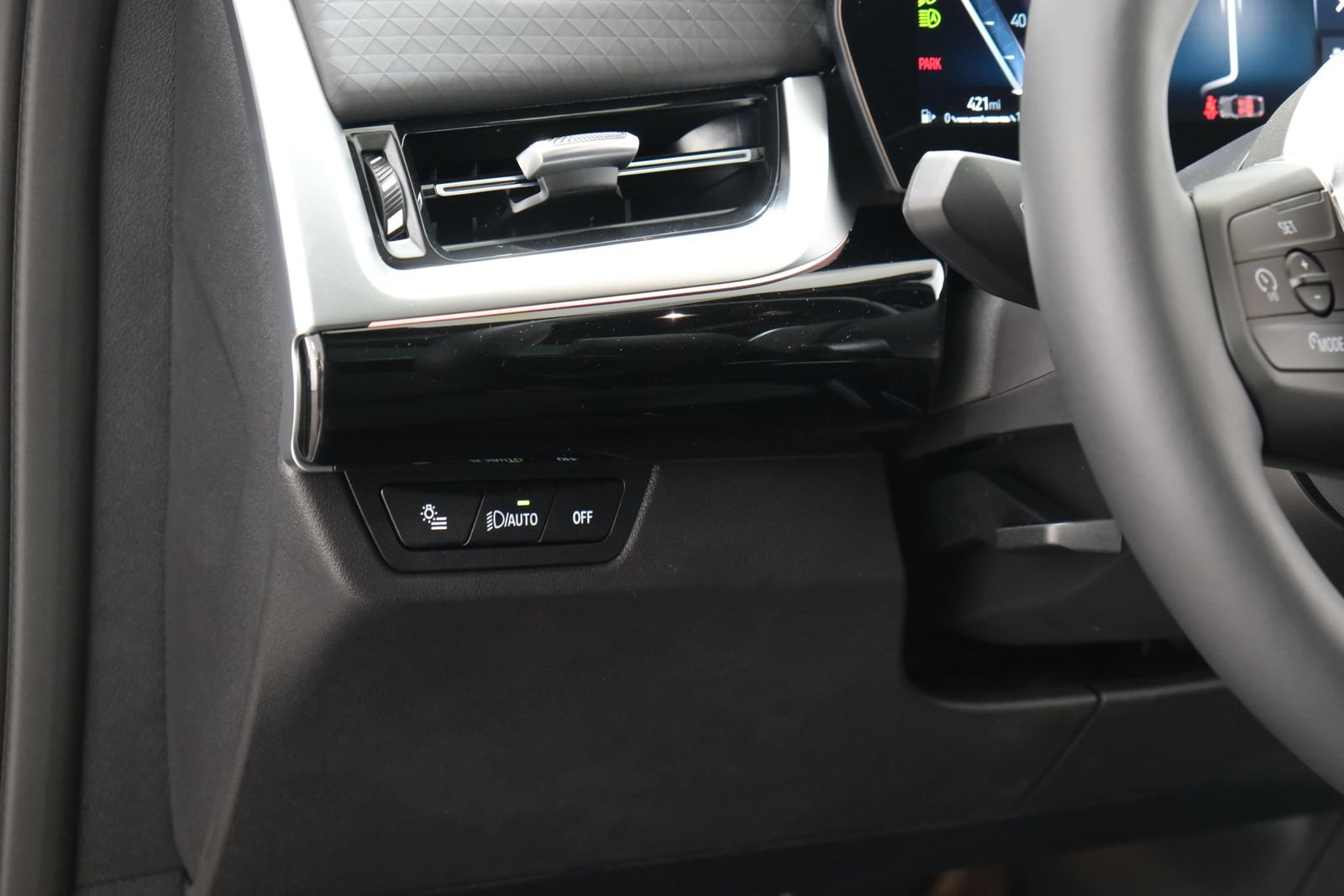 New 2026 Mineral White Metallic BMW xDrive28i image 25