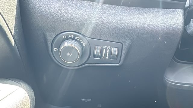 Certified Used 2025 White Jeep Trailhawk image 24