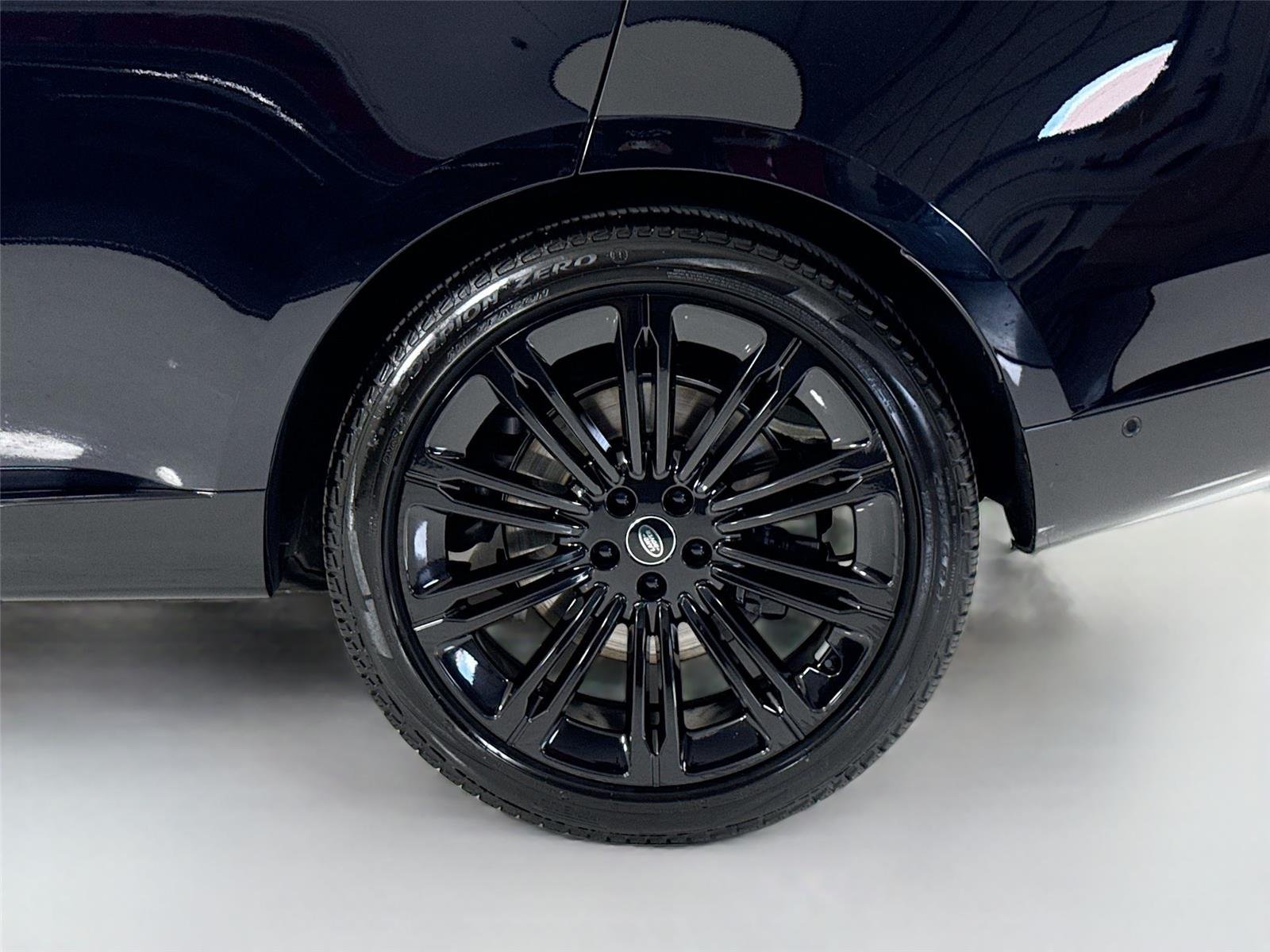 Used 2024 Ligurian Black SV Bespoke Ultra Metallic Gloss Land Rover Autobiography | Meridian 3D Sound | Rear TVs image 43