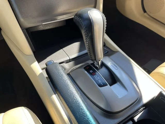 Used 2011  Honda EX-L image 23