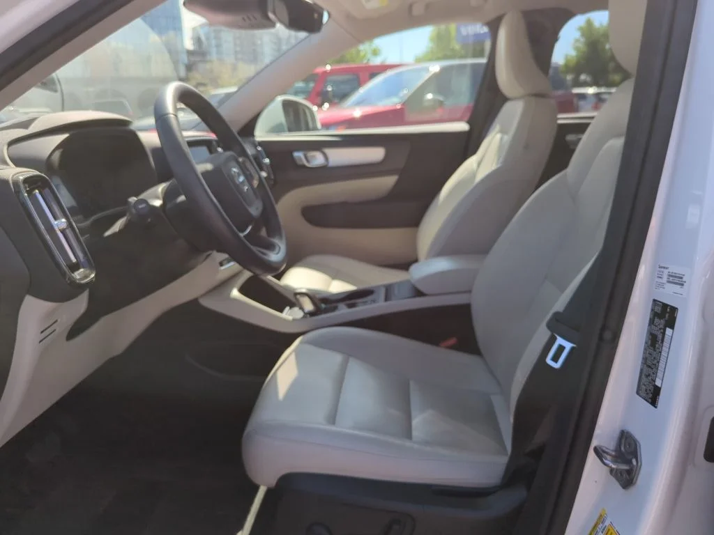 Used 2021 White Volvo Momentum image 11